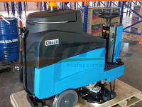 VỆ SINH SÀN EPOXY NHÀ XƯỞNG BẰNG MÁY CHÀ SÀN LIÊN HỢP