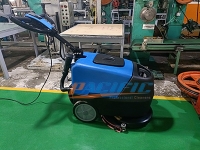 VỆ SINH LÀM SẠCH SÀN SƠN EPOXY BẰNG MÁY LAU SÀN CÔNG NGHIỆP PACIFIC