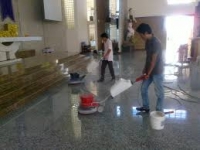 Nói về mặt sàn thì rất đa dạng nó bao gồm : Sàn đá bóng kiếng, sàn gạch tàu, sàn đá marble, đá granite … Sau khi lắp đặt xong thì đưa vào sử dụng mặt sàn vẫn còn rất mới và sau một thời gian sử dụng mặt sàn sẽ cũ. Nếu chúng ta thay sàn mới thì rất tốn cho phí, thay vào đó là chúng ta phục hồi bề mặt sàn => sẽ trở lại gần như mới. Công nghệ đánh bóng sàn đá đó rất phức tạp và tốn chi phí. Thông thường công nghệ đánh bóng sàn đá được thực hiện cho từng loại sàn cụ thể.