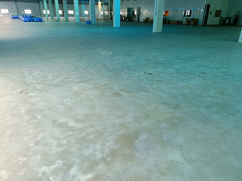 Vệ sinh lau chùi sàn nhà xưởng