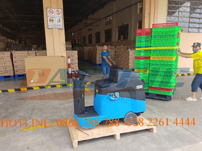Xe lau sàn nhà xưởng ngồi lái Grammy GM560/75BT